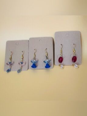 Lot of 3 multicolored dangling earrings gold tone